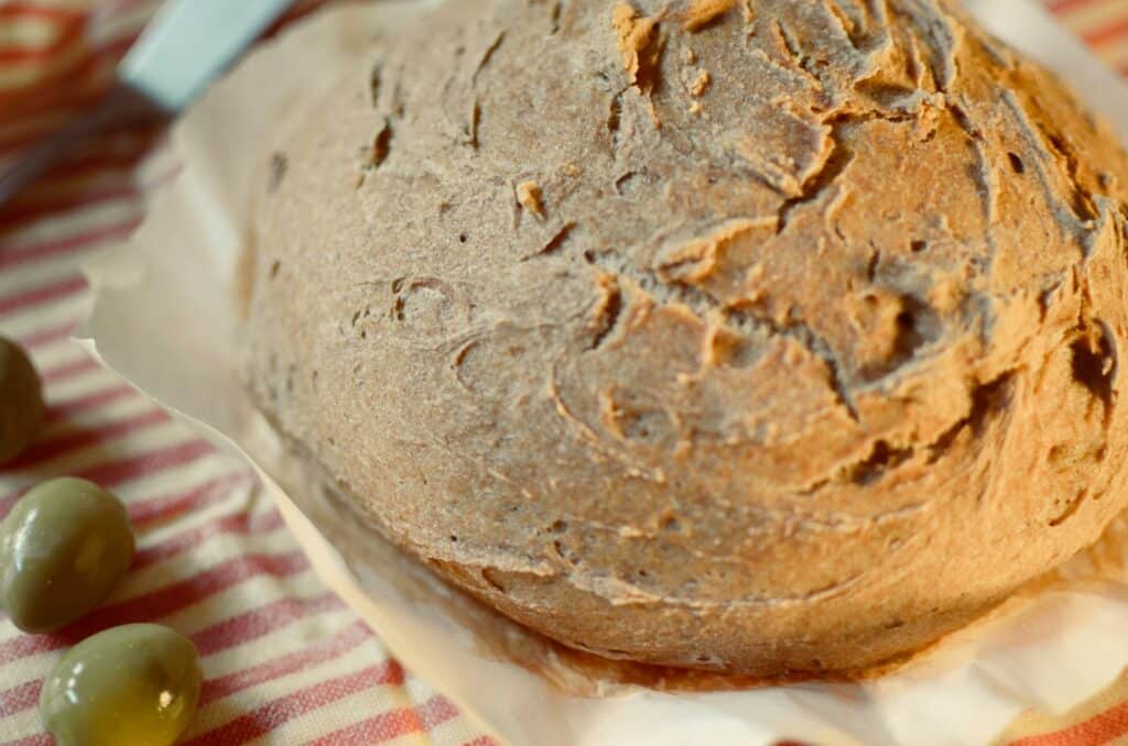 The paradox of gluten sensitivity: many symptoms, little evidence